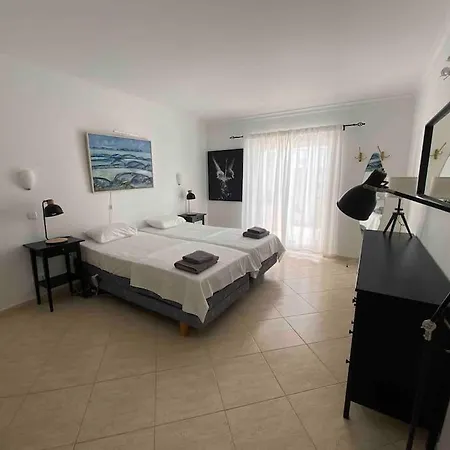Quinta Do Pedro A House For Up To 18 People